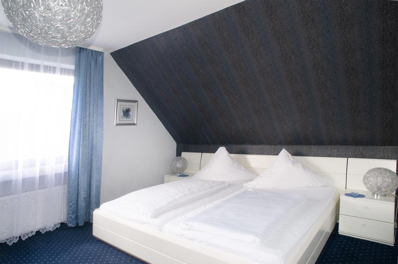 Hotel Garni Haus Schoenberger Heiligenhaus Bagian luar foto