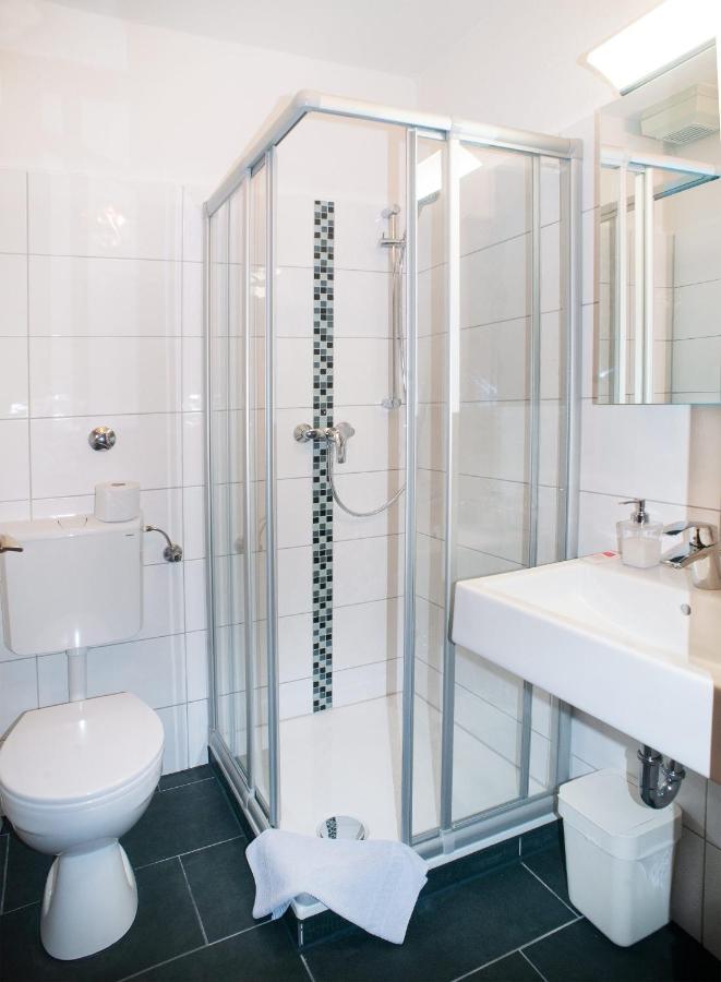 Hotel Garni Haus Schoenberger Heiligenhaus Bagian luar foto